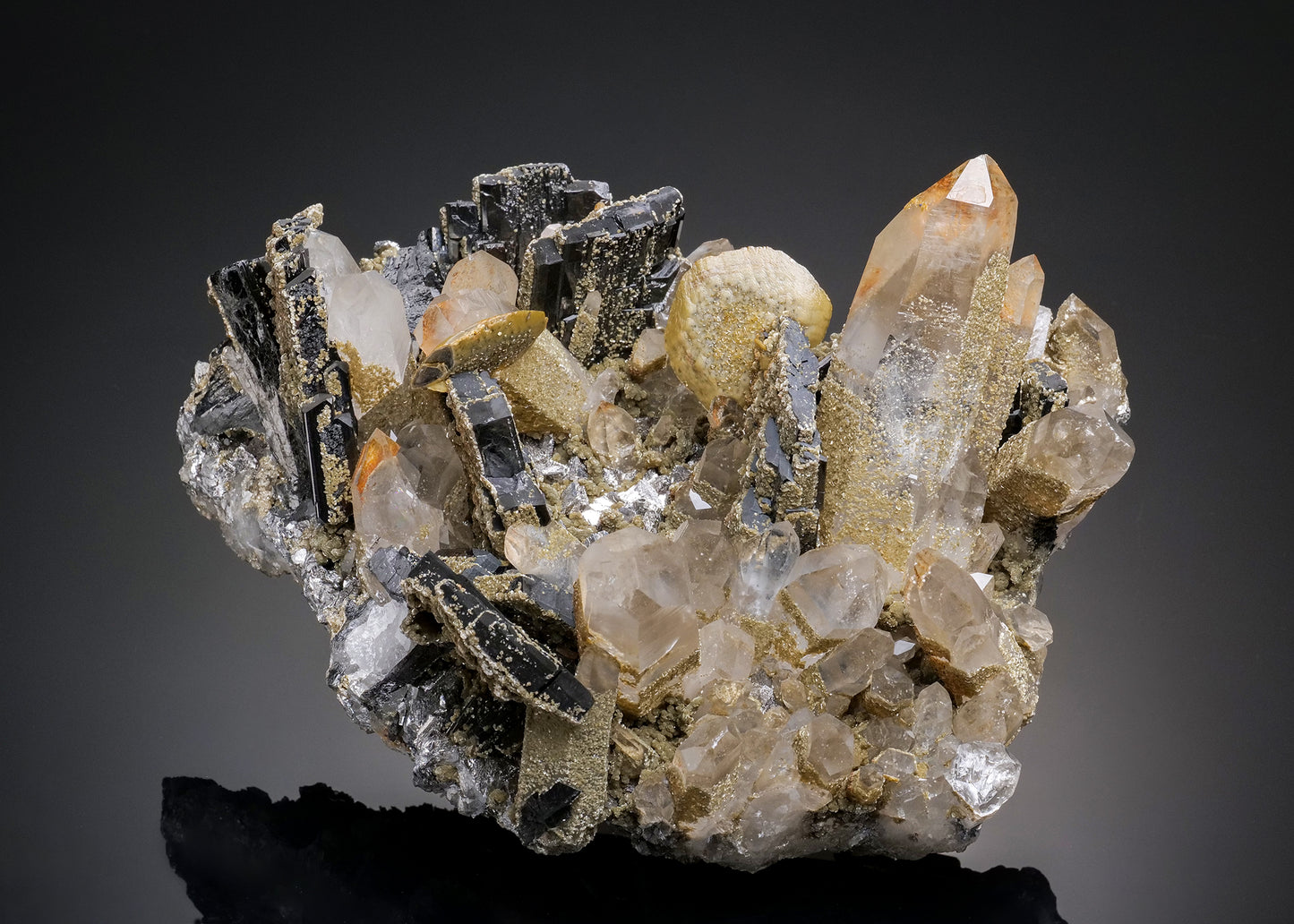 FERBERITE with SIDERITE, MUSCOVITE, ARSENOPYRITE, FLUORAPATITE and QUARTZ