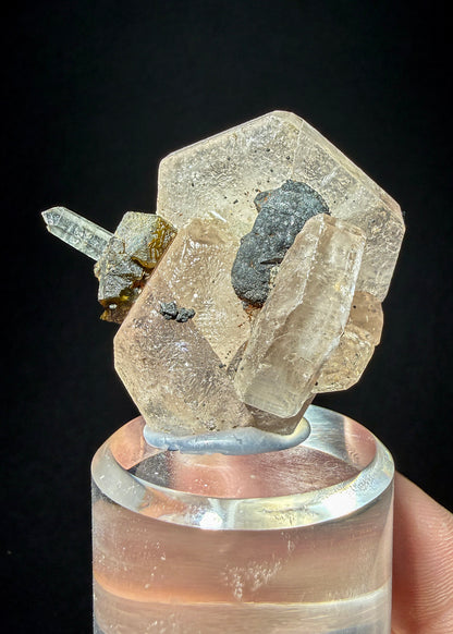 FLUORAPATITE with SIDERITE and QUARTZ