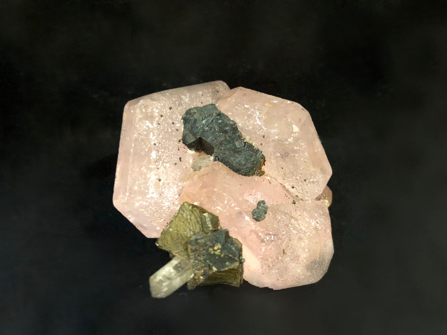 FLUORAPATITE with SIDERITE and QUARTZ