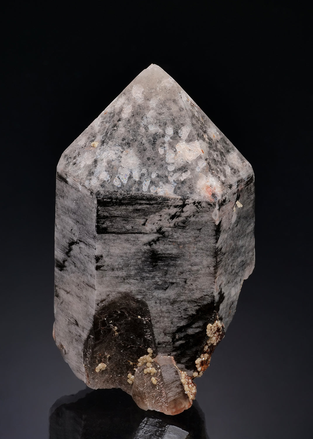 SCHEELITE on QUARTZ