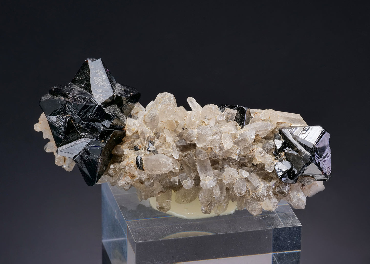 CASSITERITE on QUARTZ
