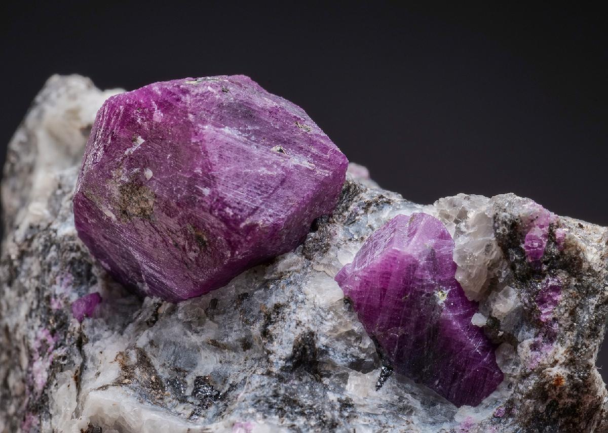 CORUNDUM var. Ruby – Crystal Classics
