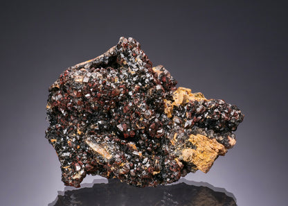 QUARTZ var. Eisenkiesel on BARYTE