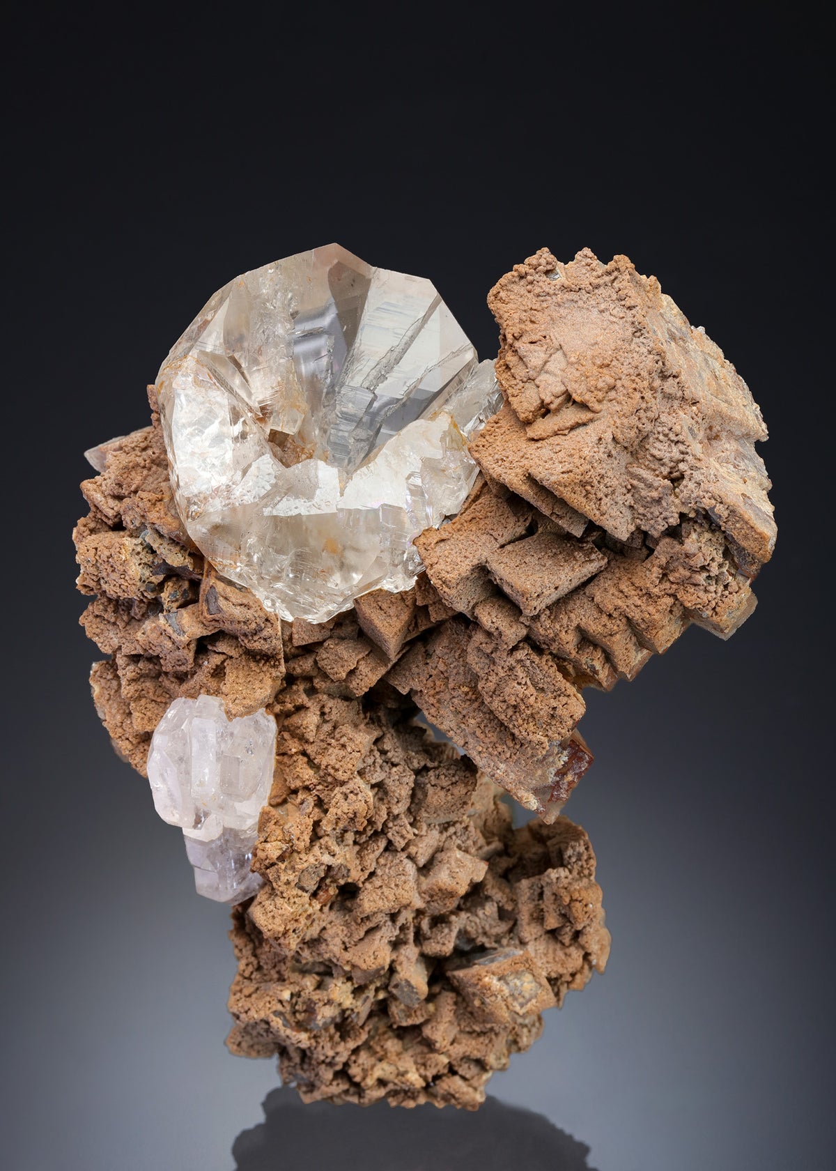 FLUORAPATITE with QUARTZ on SIDERITE