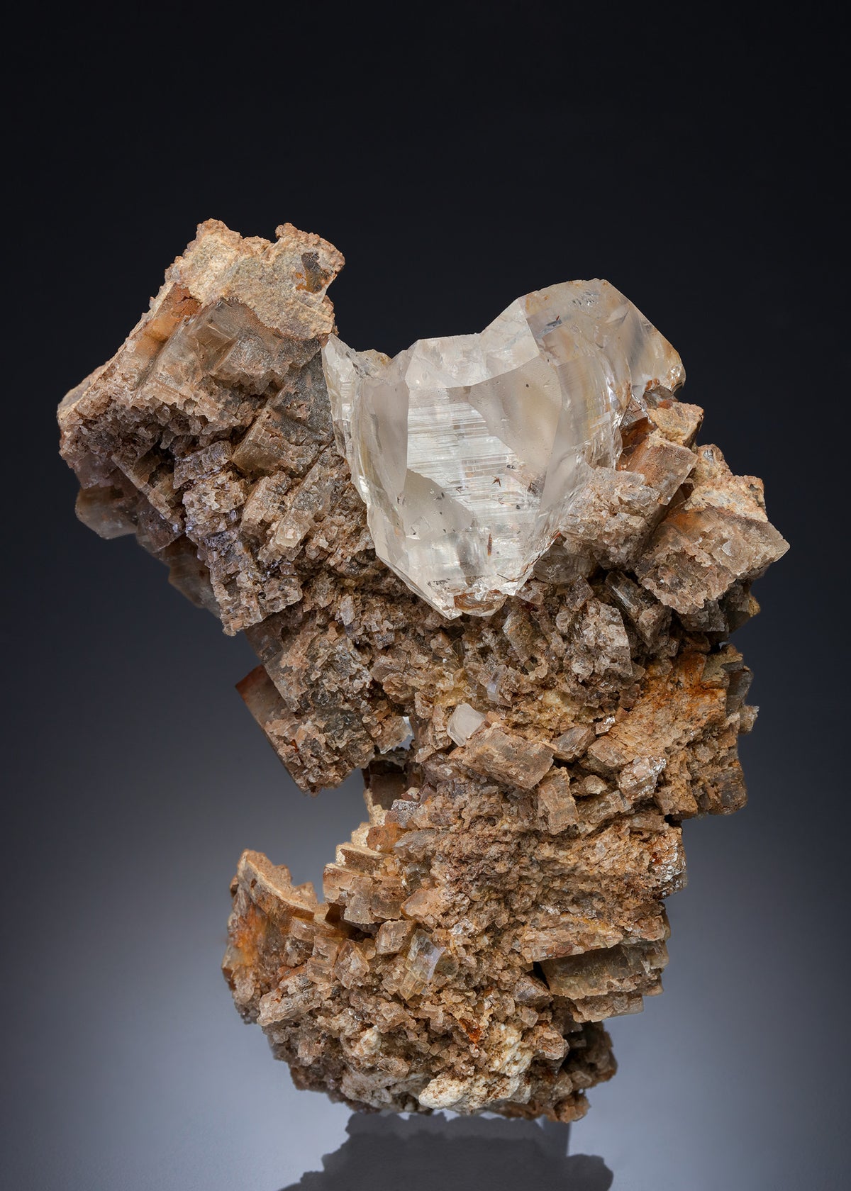 FLUORAPATITE with QUARTZ on SIDERITE