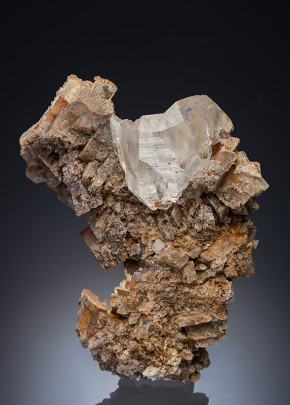 FLUORAPATITE with QUARTZ on SIDERITE