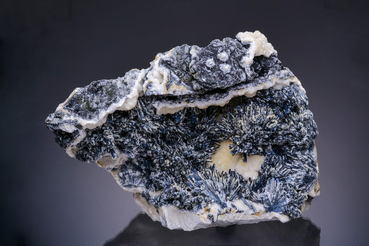 STIBNITE on CALCITE